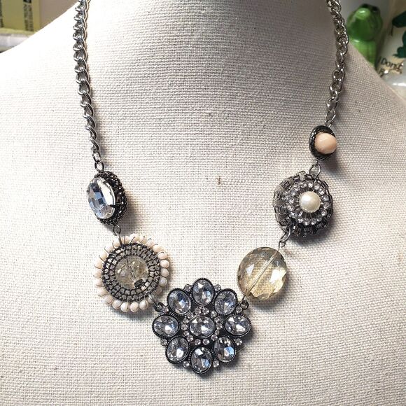 Vintage Simply Vera Wang Silver Tone Cut Crystal & Resin Statement 17" Necklace - Picture 2 of 16